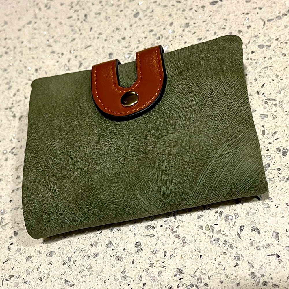 NWOT Women’s RFID Blocking Bifold Green Wallet with Brown Accent - Never Used